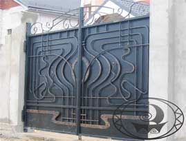 Кованые ворота, закрытые металлическим листом, "модерн". Фото 8.