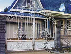 Кованые ворота, стилизованные под "барокко". Фото 15.