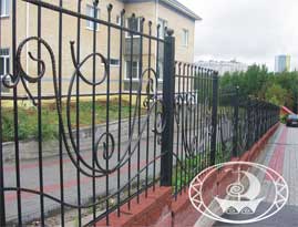 Кованый забор с растительным орнаментом. Фото 8.